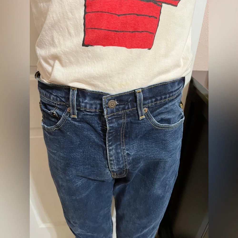 (16) Levi's 505 Classic Blue Jeans with Iconic Patch